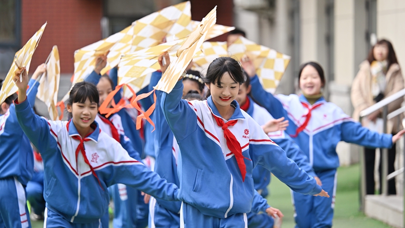 不仅削弱了